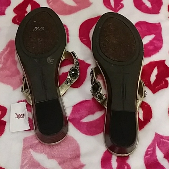 Vince Camuto Beaded Sandals - Picture 5 of 8